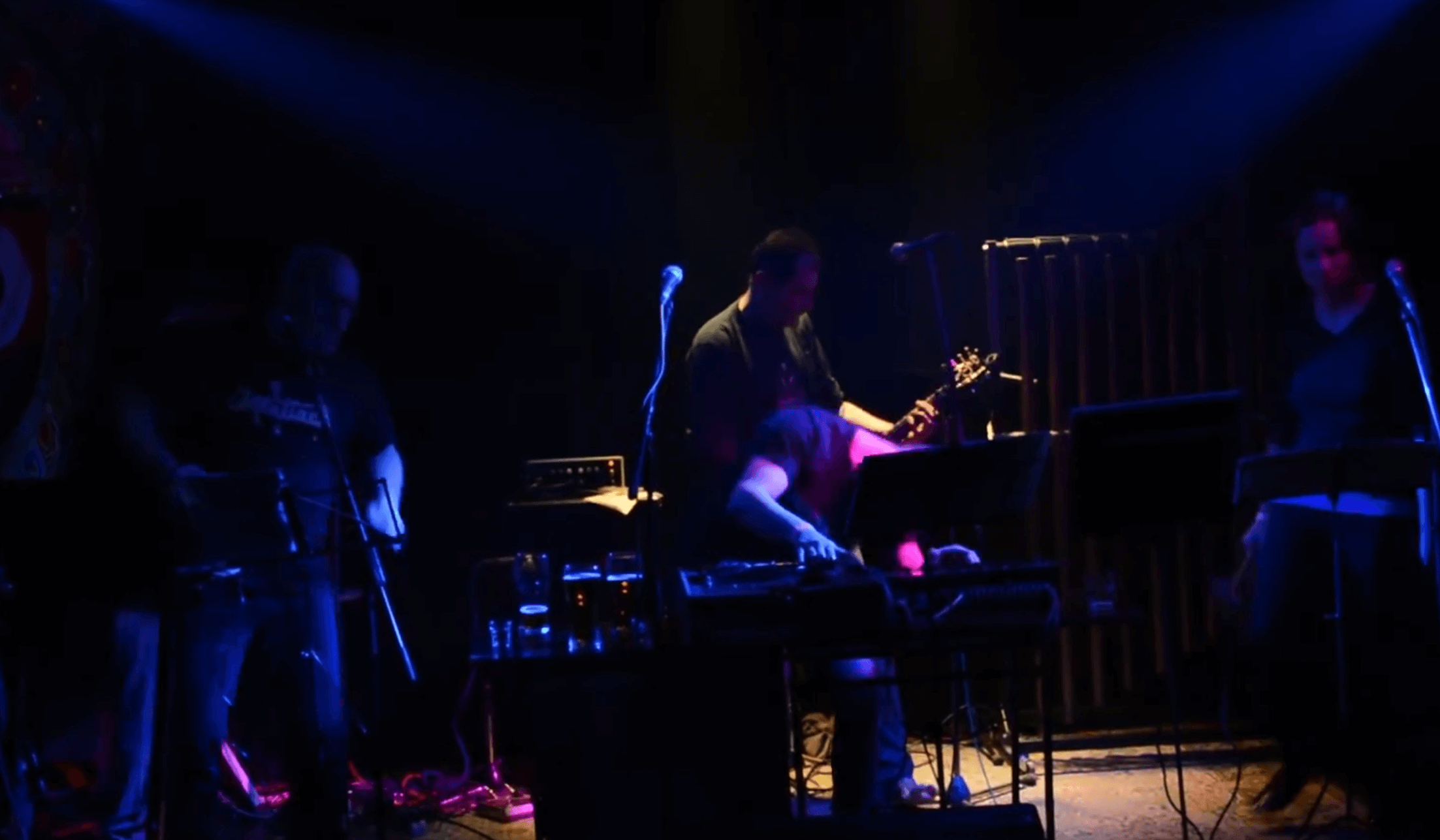 Vítrholc - Nikdy ti neřeknu (official LIVE)